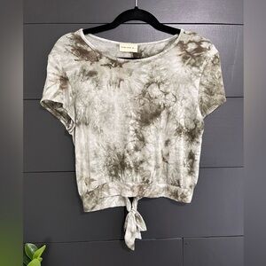 ENOUGH ABOUT ME Green Haze Tie Dye Short Sleeve Tie Back Women’s Top Sz L EUC